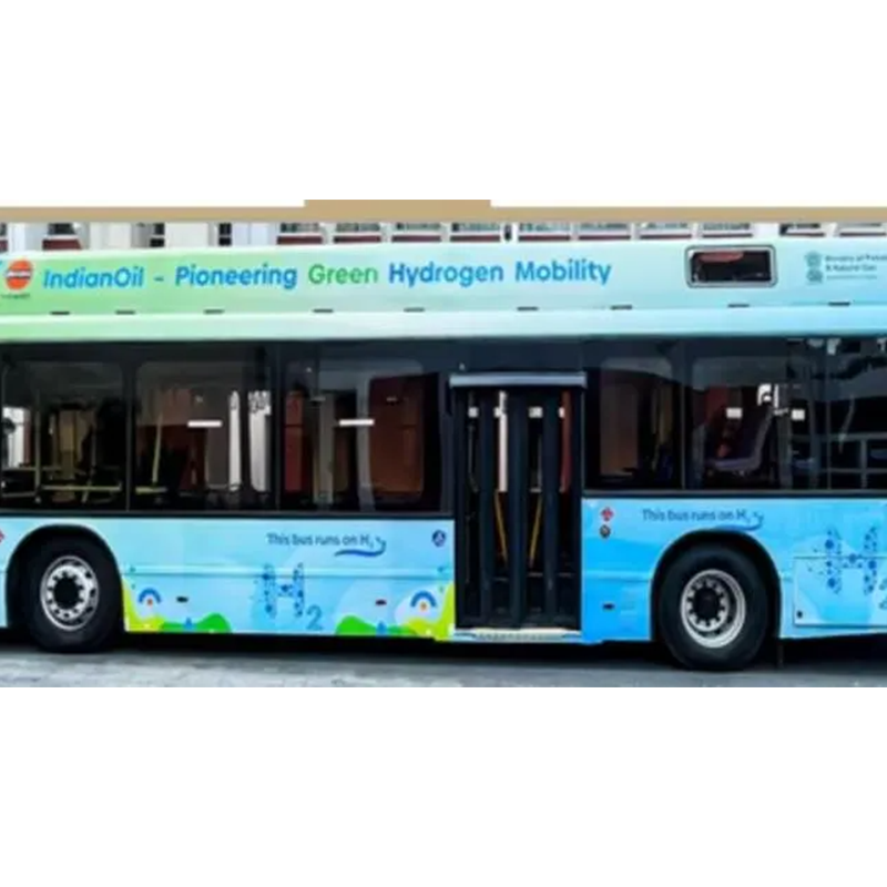 Unionsministrar närvara vid rullningen av Indiens första gröna vätebränslecellsbuss