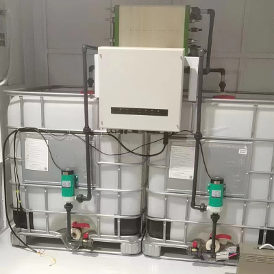 Integrerad design av flödeskanalram och packning av flödesbatteri under formsprutningsprocessen